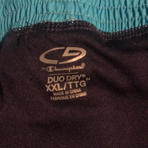 Gym shorts - Picture 2 of 2